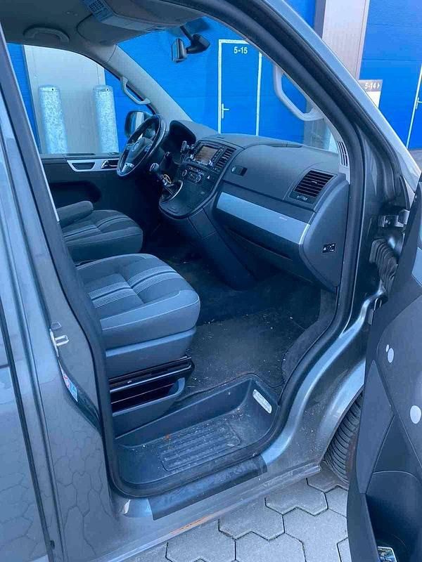 Gebraucht VW Multivan 179 PS (131 kW) 2012 Grau Van