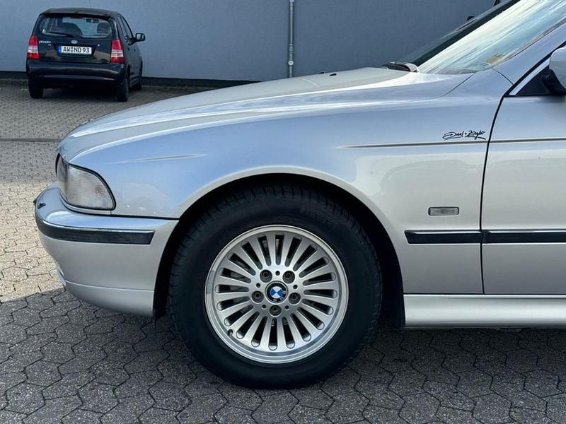 Second-hand BMW 523 170 CP (125 kW) 2000 Argintiu Berlinǎ