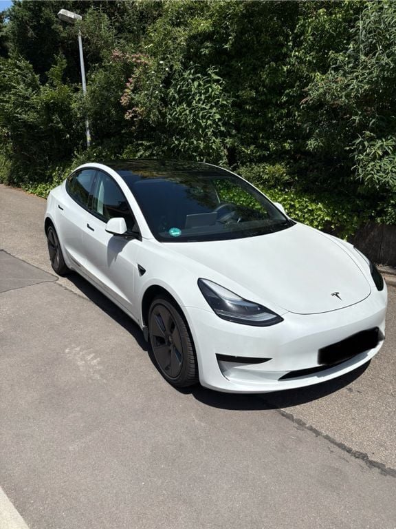 Weiß Gebraucht 2022 Tesla Model 3 Limousine | 26.990 € (Fairer Preis) - Bild 1/3