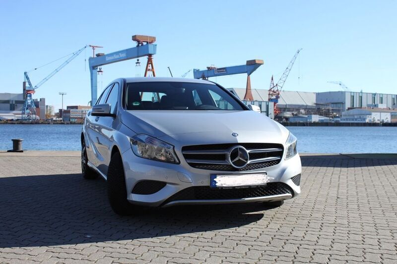 Silber Gebraucht 2014 Mercedes A180 Edition Limousine | 11.700 € (Fairer Preis) - Bild 1/4