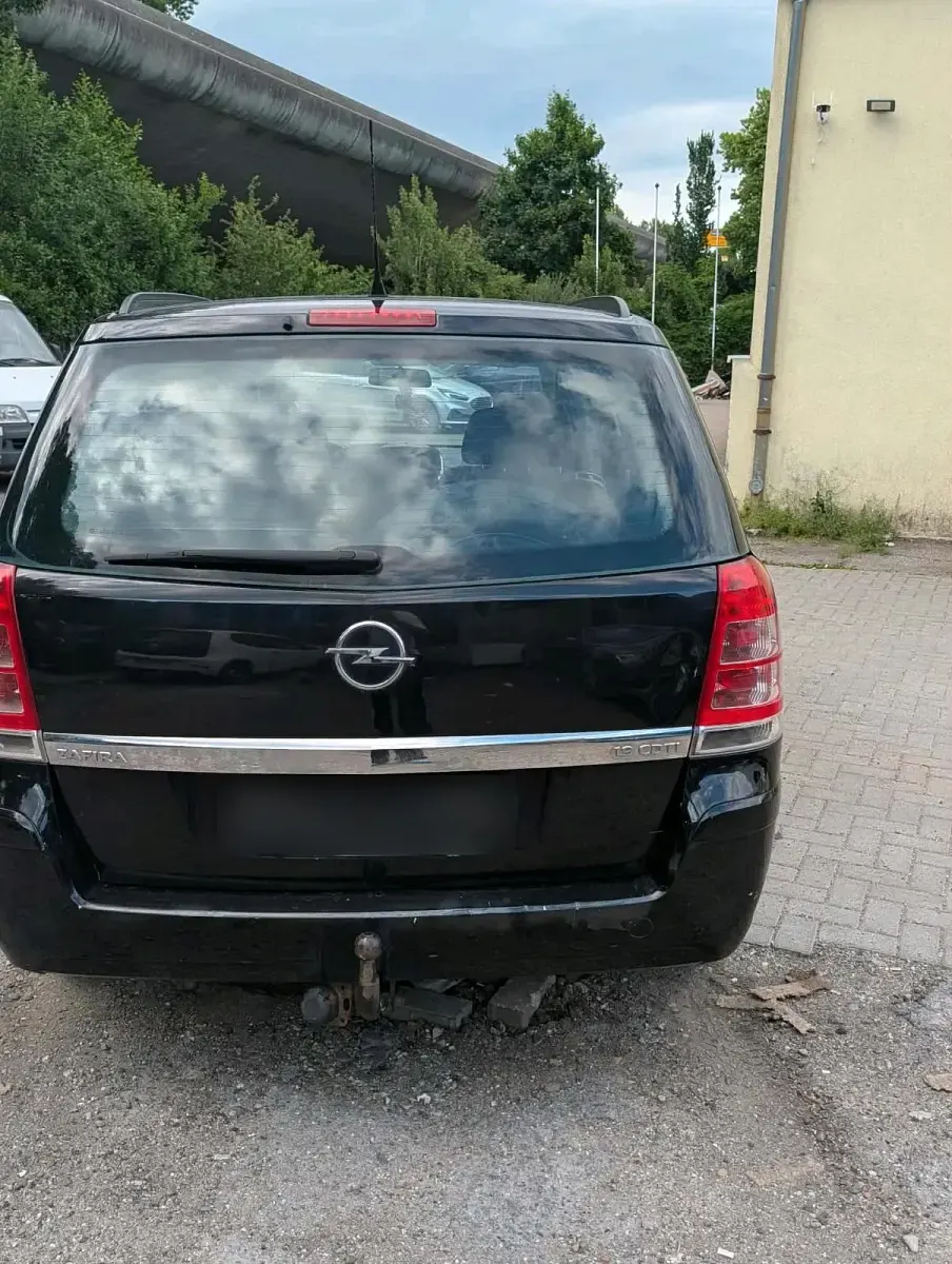 Gebraucht Opel Zafira 125 PS (91 kW) 2010 Schwarz Van / Kleinbus