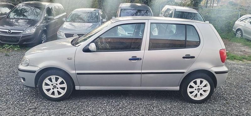Gebraucht VW Polo 60 PS (44 kW) 2000 Silber Kleinwagen
