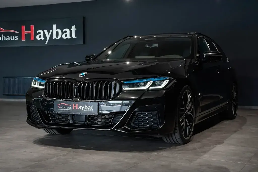 Gebraucht BMW 530 M Sport 286 PS (210 kW) 2022 Schwarz Kombi