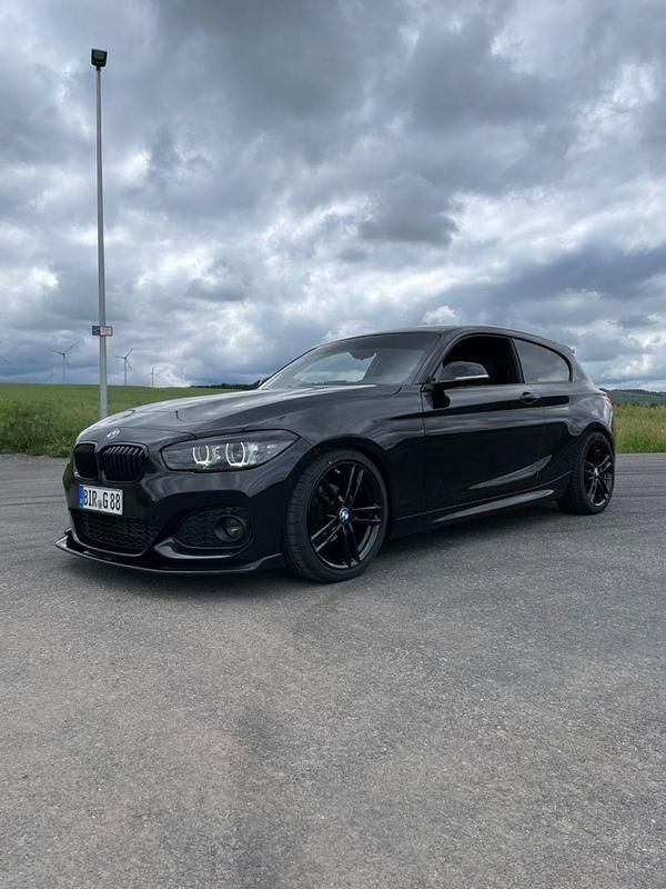 Schwarz Gebraucht 2017 BMW 118 M Sport Kleinwagen | 16.500 € (Teuer) - Bild 1/4