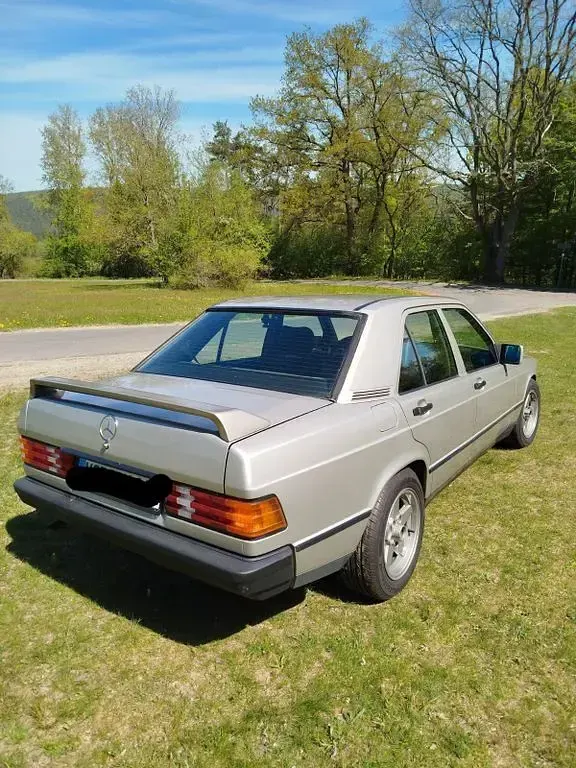 Gebraucht Mercedes 190 118 PS (86 kW) 1986 Limousine