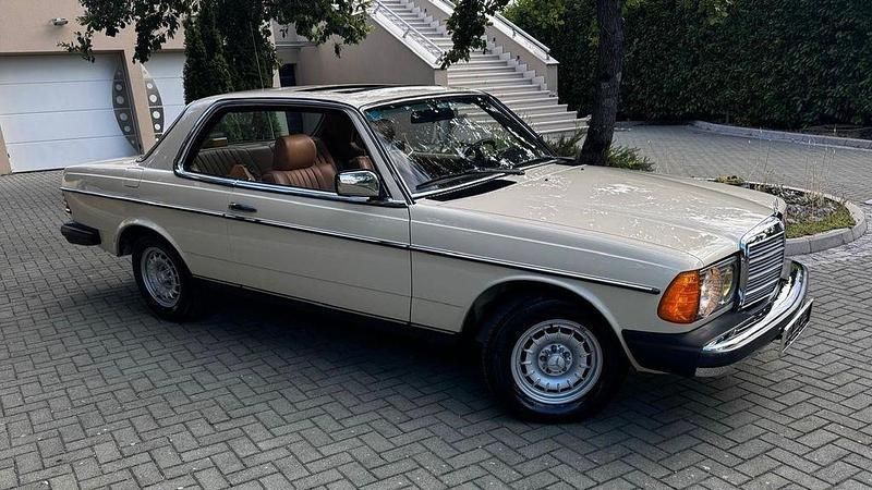 Beige Gebraucht 1983 Mercedes 300 Coupé | 39.999 € - Bild 1/4