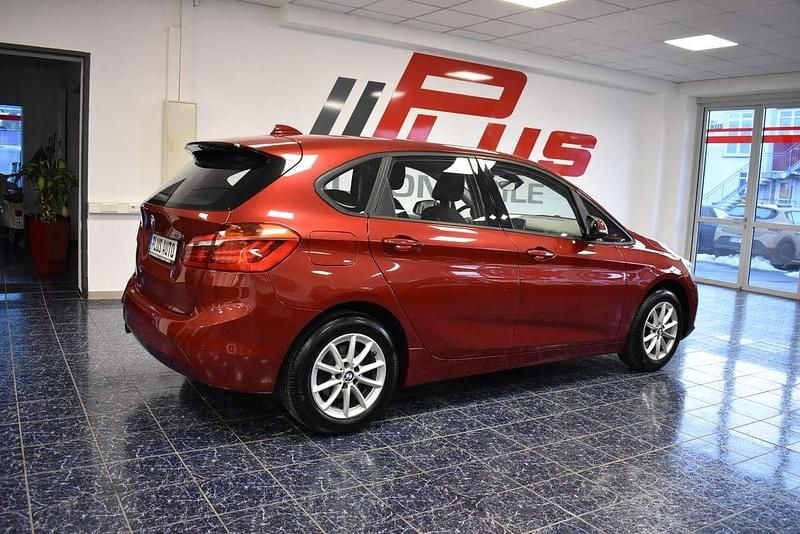 Flamencorot Gebraucht 2016 BMW 218 Van / Kleinbus | 12.470 € (Guter Preis) - Bild 1/4