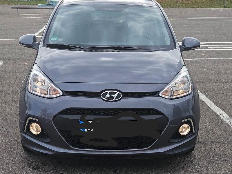 Grau Gebraucht 2016 Hyundai i10 Passion Kleinwagen | 8.500 € (Fairer Preis) - Bild 1/4