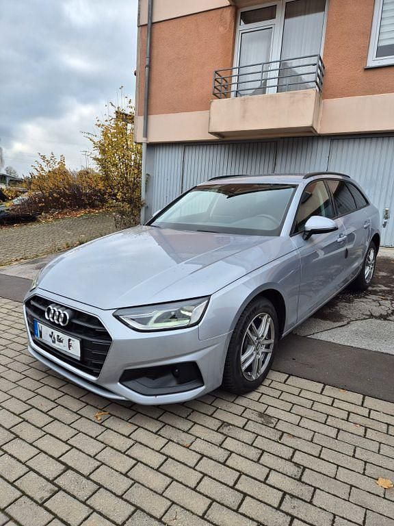 Silber Gebraucht 2020 Audi A4 Kombi | 22.990 € (Superpreis) - Bild 1/4