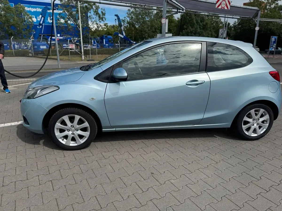 Gebraucht Mazda 2 86 PS (63 kW) 2010 Blau Kleinwagen