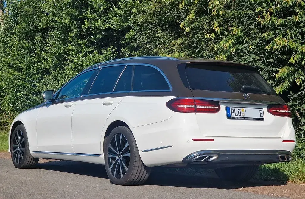 Gebraucht Mercedes E300 320 PS (235 kW) 2022 Weiß Limousine