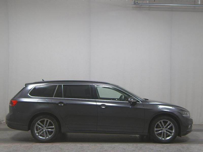 Grau Gebraucht 2019 VW Passat Business Limousine | 15.980 € (Guter Preis) - Bild 1/4