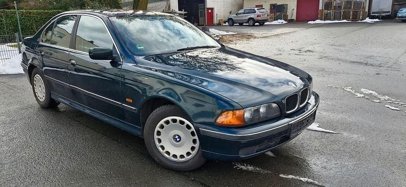 Grün Gebraucht 1997 BMW 520 Limousine | 2.999 € (Guter Preis) - Bild 1/4