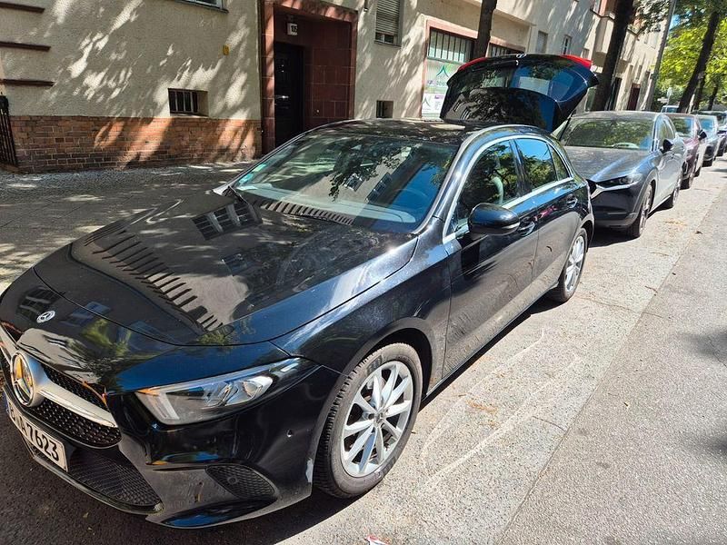Schwarz Gebraucht 2018 Mercedes A200 Progressive Limousine | 19.999 € (Guter Preis) - Bild 1/4