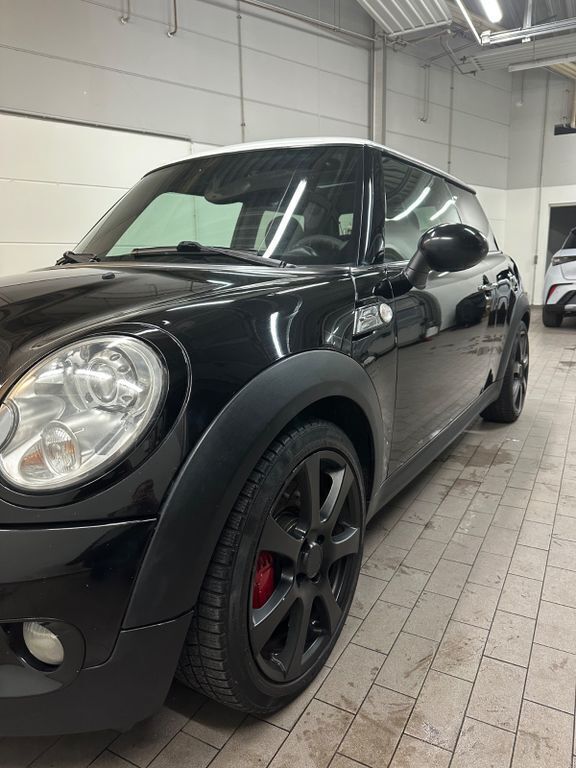 Schwarz Gebraucht 2009 Mini John Cooper Works Kleinwagen | 8.290 € (Etwas zu teuer) - Bild 1/4
