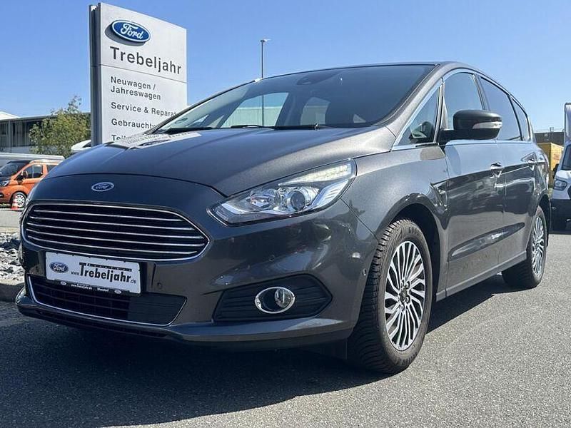 Gebraucht Ford S-MAX Titanium 150 PS (110 kW) 2018 Grau Van / Kleinbus