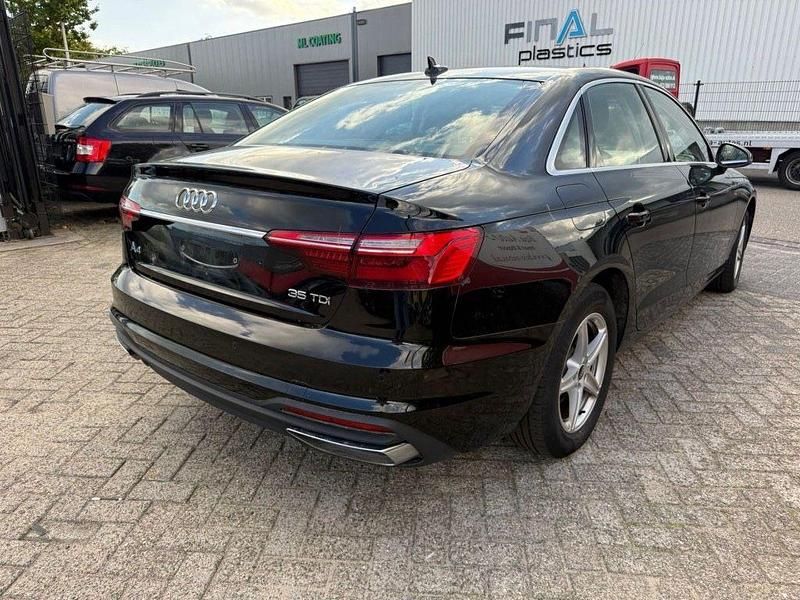 Gebraucht Audi A4 Basis 136 PS (100 kW) 2021 Schwarz Limousine