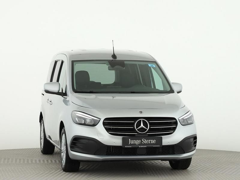 Gebraucht Mercedes T180 Progressive 116 PS (85 kW) 2022 Silber Van / Kleinbus