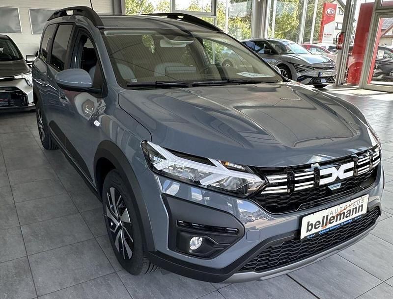 Neu Dacia Jogger Expression 140 PS (102 kW) 2025 Grau Van / Kleinbus