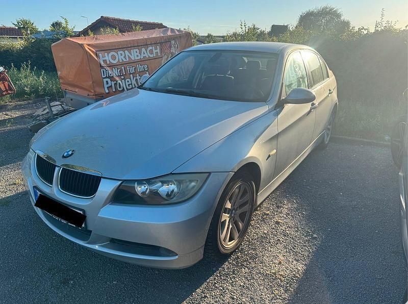 Gebraucht BMW 320 150 PS (110 kW) 2007 Grau Limousine