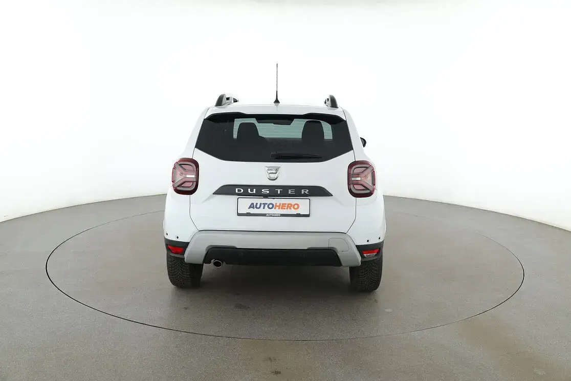 Używany Dacia Duster Prestige 150 KM (110 kW) 2022 Biały SUV