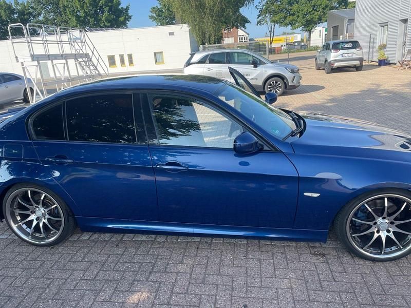 Blau Gebraucht 2009 BMW 320 M Sport Limousine | 7.000 € (Guter Preis) - Bild 1/4