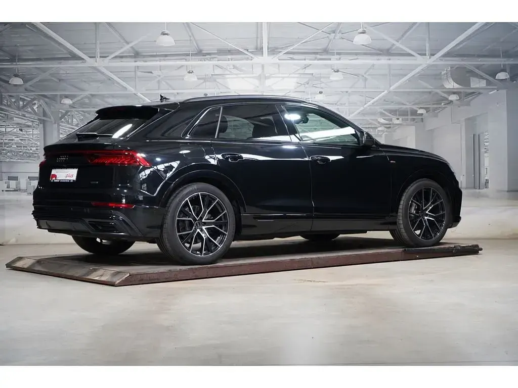Gebraucht Audi Q8 S-Line 286 PS (210 kW) 2023 Mythosschwarz metallic SUV