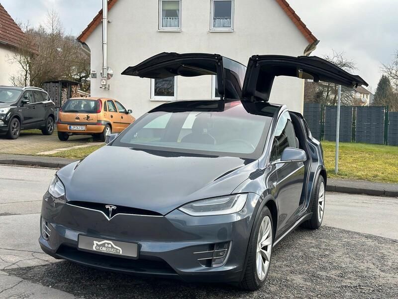 Grau Gebraucht 2017 Tesla Model X SUV | 33.890 € (Guter Preis) - Bild 1/4