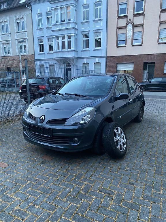 Blau Gebraucht 2007 Renault Clio III Dynamique Limousine | 5.900 € (Fairer Preis) - Bild 1/4