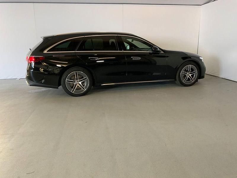 Gebraucht Mercedes E300 AMG 313 PS (230 kW) 2024 Metalliclack obsidianschwarz metallic Kombi