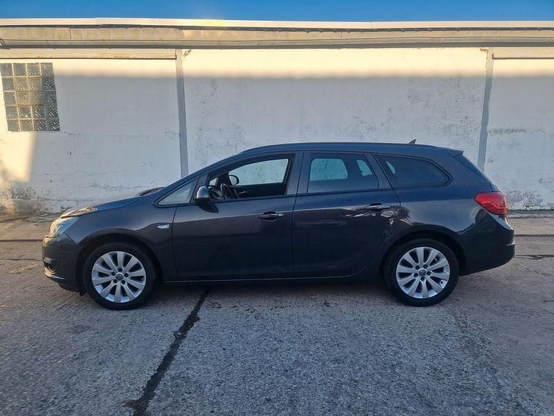 Gebraucht Opel Astra Edition 110 PS (80 kW) 2016 Grau Kombi