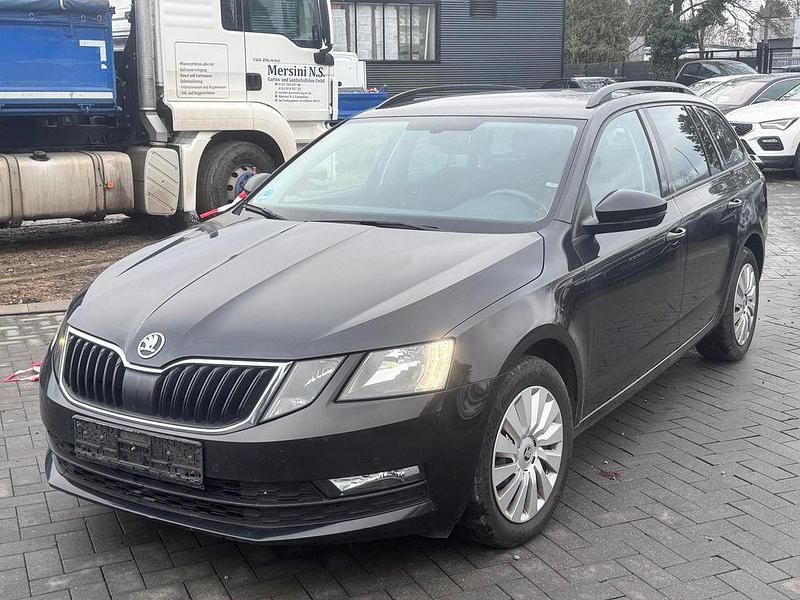 Schwarz Gebraucht 2020 Skoda Octavia Ambition Kombi | 9.990 € - Bild 1/4