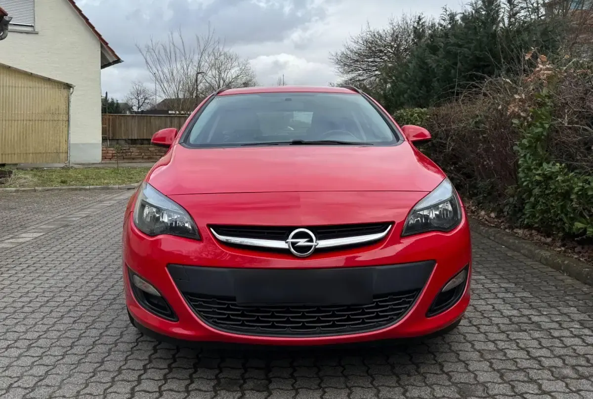 Gebraucht Opel Astra 165 PS (121 kW) 2014 Rot Kombi