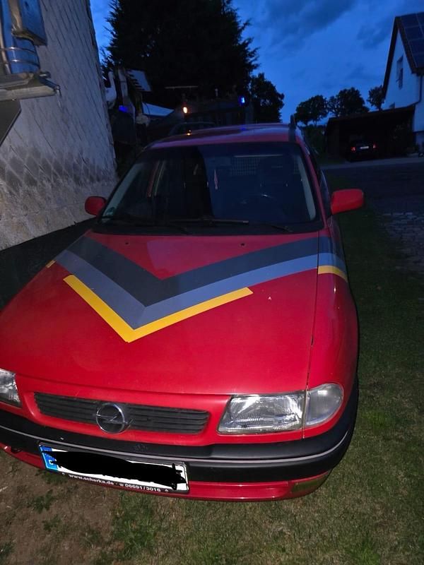 Rot Gebraucht 1996 Opel Astra Kombi | 1.399 € (Fairer Preis) - Bild 1/4