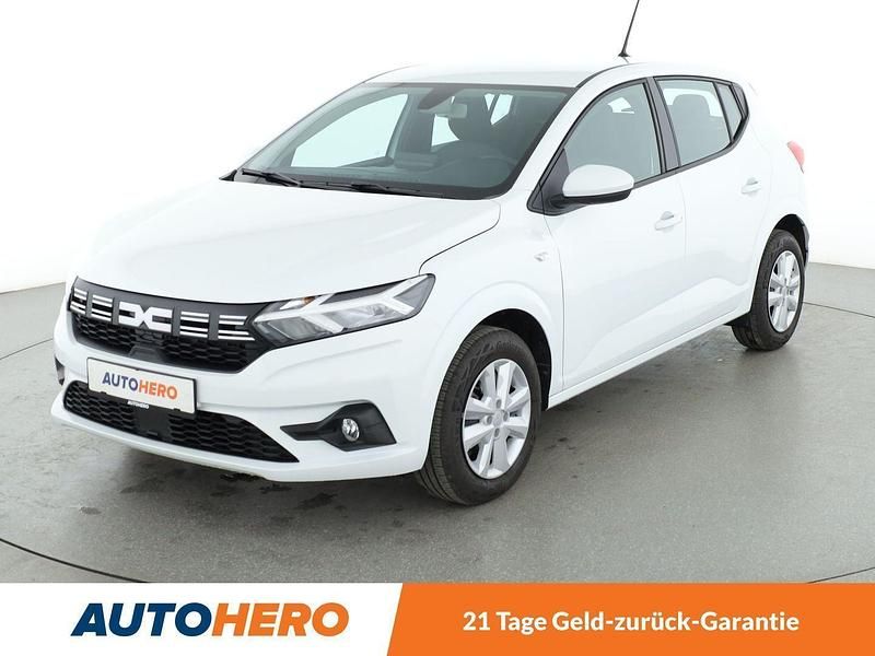 Weiß Gebraucht 2023 Dacia Sandero Expression Kleinwagen | 15.790 € (Fairer Preis) - Bild 1/3