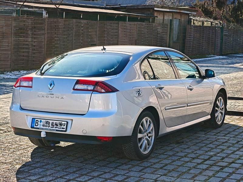 Gebraucht Renault Laguna III Expression 140 PS (102 kW) 2011 Silber Limousine