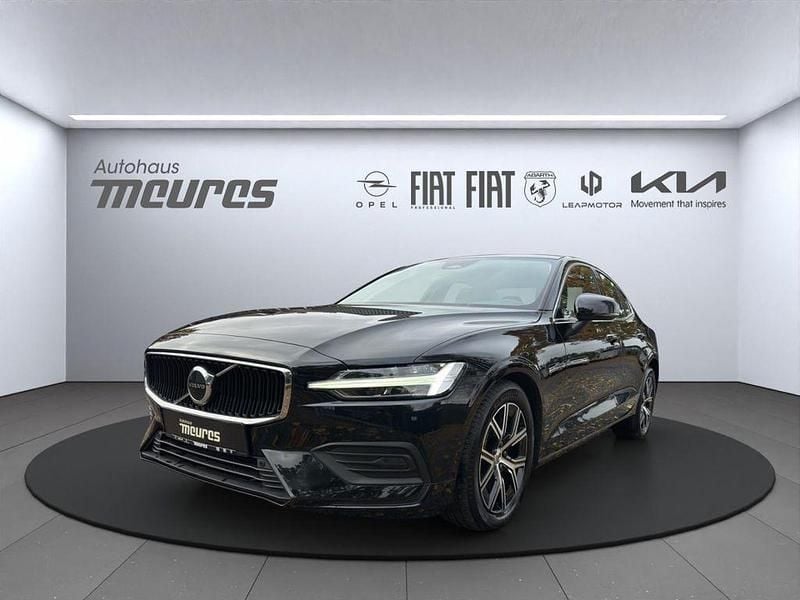 Grau Gebraucht 2024 Volvo S60 Core Limousine | 30.688 € (Superpreis) - Bild 1/4