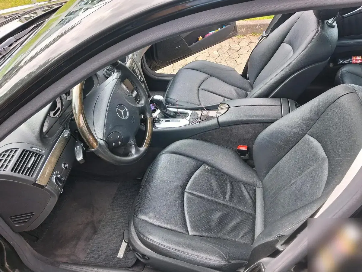 Gebraucht Mercedes E320 Avantgarde 204 PS (150 kW) 2004 Schwarz Limousine