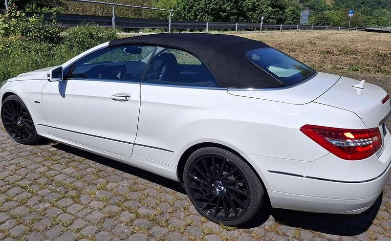 Weiß Gebraucht 2011 Mercedes E250 Cabrio | 13.500 € (Fairer Preis) - Bild 1/4