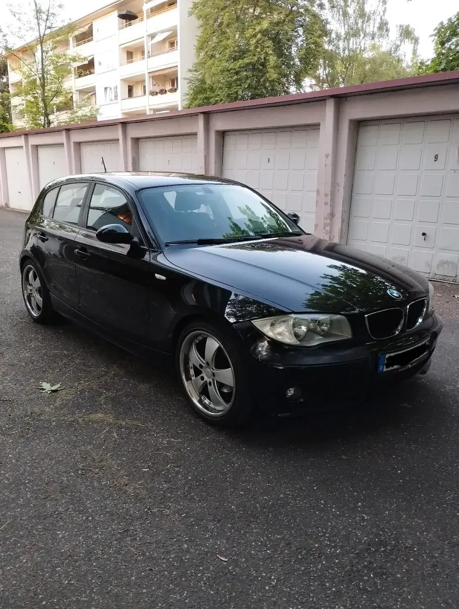 Gebraucht BMW 118 122 PS (89 kW) 2005 Schwarz Kleinwagen