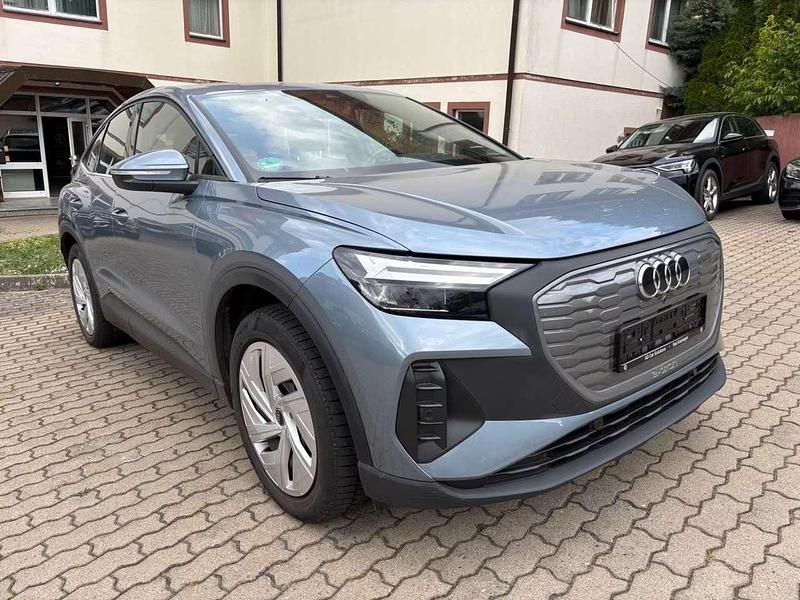 Gebraucht Audi Q4 e-tron Basis 125 kW (170 PS) 2022 Geysirblau metallic SUV