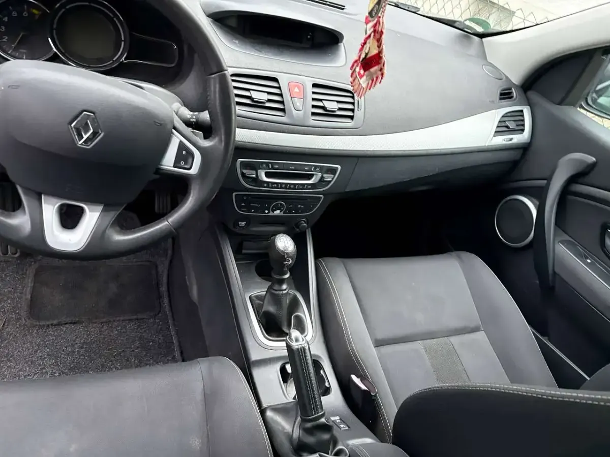 Używany Renault Mégane Dynamique 110 KM (80 kW) 2011 Czarny Sedan/Limuzyna