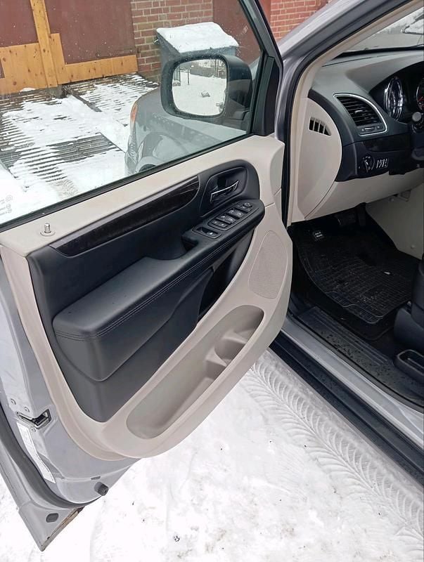 Gebraucht Lancia Voyager 168 PS (123 kW) 2014 Grau Van / Kleinbus