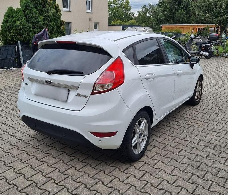 Gebraucht Ford Fiesta SYNC Edition 101 PS (74 kW) 2013 Weiß Kleinwagen
