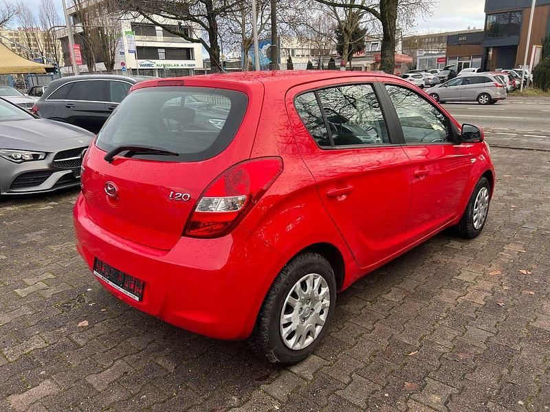 Gebraucht Hyundai i20 Active 77 PS (56 kW) 2011 Rot Limousine