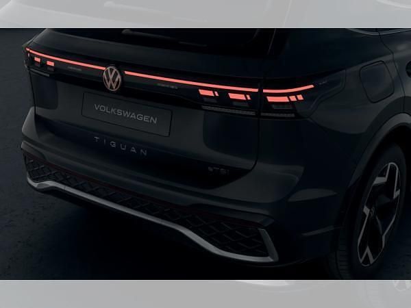 Neu VW Tiguan R-line 150 PS (110 kW) 2026 Grau (uranograu) SUV