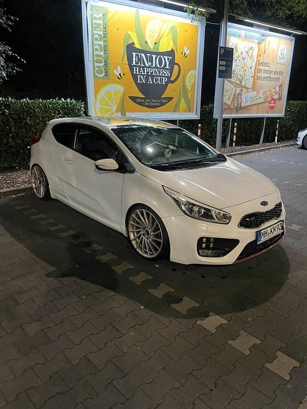 Weiß Gebraucht 2013 Kia ProCeed GT Turbo Kleinwagen | 10.000 € - Bild 1/4