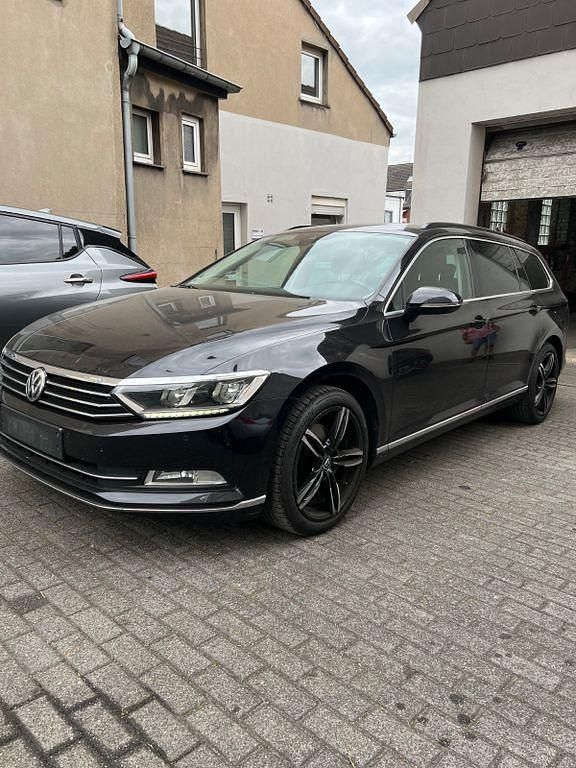 Schwarz Gebraucht 2017 VW Passat Comfortline Kombi | 10.650 € (Superpreis) - Bild 1/4