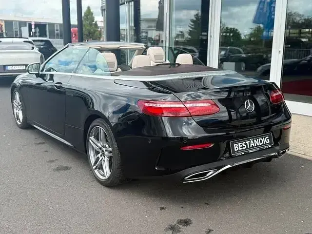 Usado Mercedes E220 AMG line 194 CV (142 kW) 2017 Negro Descapotable