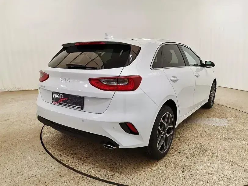 Gebraucht Kia Ceed Style 140 PS (102 kW) 2025 Casa white Kleinwagen